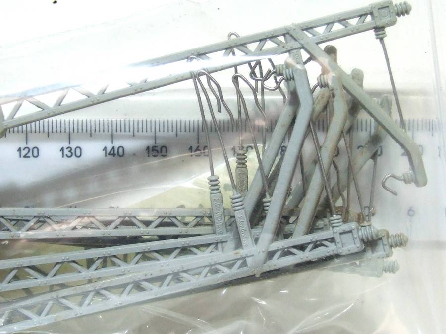 ELECTROTREN HO: 7pc Vintage Railway Canatery Masts in Fair Condition (Spain)