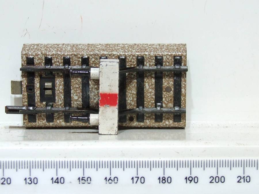 MARKLIN HO:  Vintage M-Track Railway Buffer Stop in Good Boxed Condition (GR)