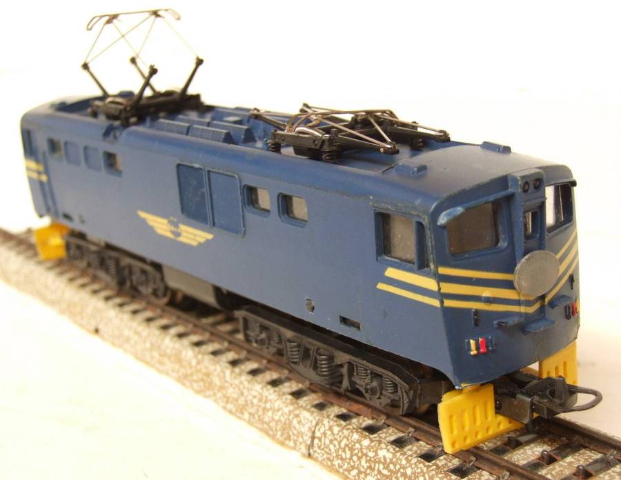 LIMA HO:  SAR ` Blue Train` E6 (Life-Like body) Locomotive in Fair condition.(Italy)
