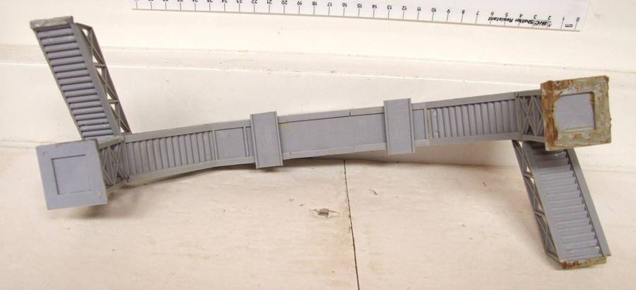 SCENERY HO:  On Auction is this Plastic Double Track Pedestrian Crossing in Fair Used Condition.