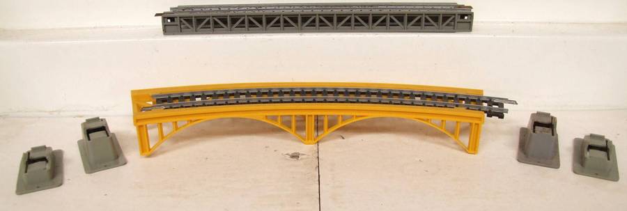 LIMA HO: One Curved and One Strait Bridge with Steel Track in Good Used un-boxed condition.(Italy))