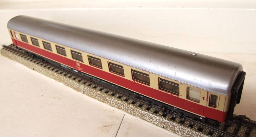MARKLIN HO: Vintage `DB` 1st Class Passenger Coach in Fair un-boxed condition (Germany)