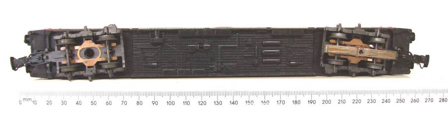 MARKLIN HO: Vintage `DB` 1st Class Passenger Coach in Fair un-boxed condition (Germany)