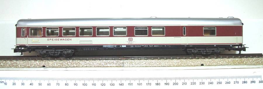 MARKLIN HO: Vintage `DB` 1st Class Speisewagen in Fair un-boxed condition (Germany)