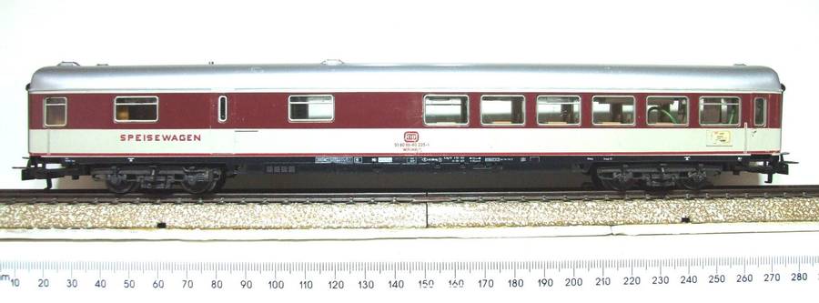 MARKLIN HO: Vintage `DB` 1st Class Speisewagen in Fair un-boxed condition (Germany)