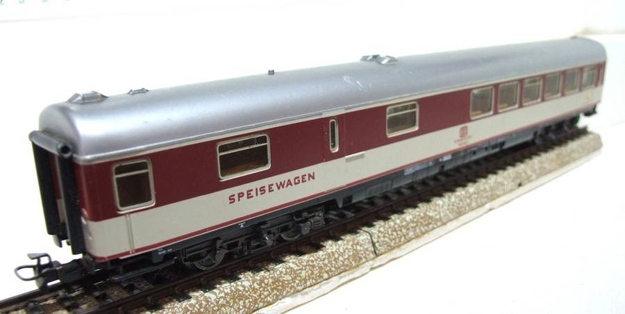 MARKLIN HO: Vintage `DB` 1st Class Speisewagen in Fair un-boxed condition (Germany)