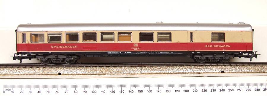 MARKLIN HO: Vintage `DB` 1st Class Speisewagen in Good un-boxed condition (Germany)