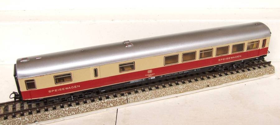 MARKLIN HO: Vintage `DB` 1st Class Speisewagen in Good un-boxed condition (Germany)