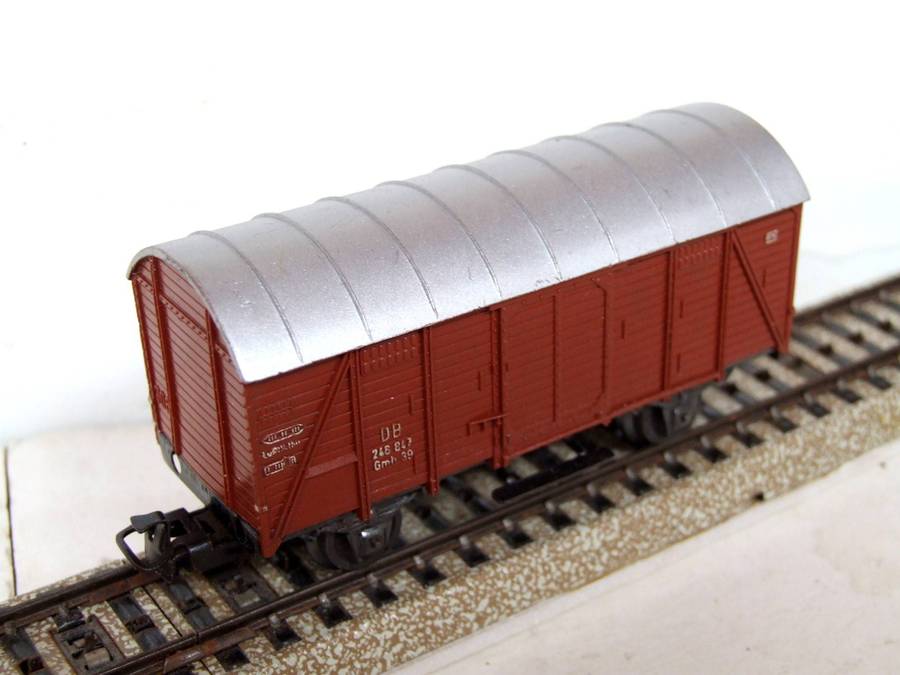 MARKLIN HO: Vintage DB Closed Freight Car in Fair Un-boxed, Used condition (W/GR)