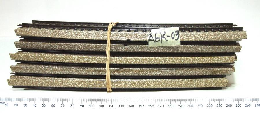 MARKLIN-M HO: 10x 3-Rail Wide Radius(5200 1/1) Steel Track in Good Used un-boxed condition.(W-GR)