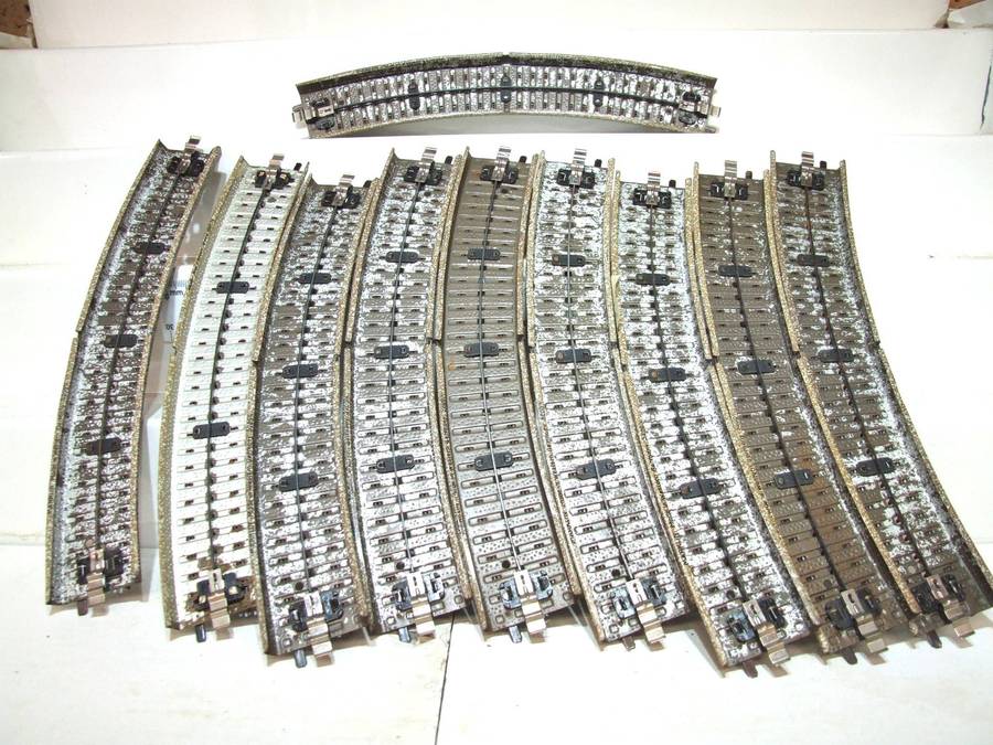 MARKLIN-M HO: 10x 3-Rail Wide Radius(5200 1/1) Steel Track in Good Used un-boxed condition.(W-GR)