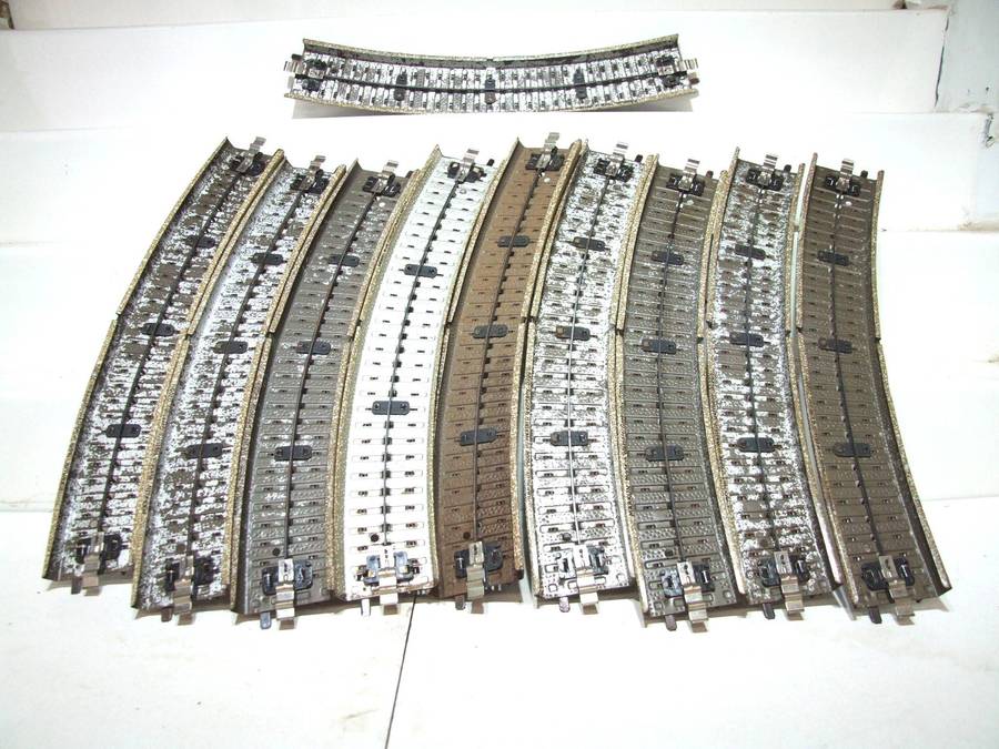 MARKLIN-M HO: 10x 3-Rail Wide Radius(5200 1/1) Steel Track in Good Used un-boxed condition.(W-GR)