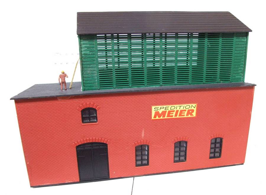 SCENERY HO/OO:  On Auction is this Plastic Factory Building in Fair Used Condition.