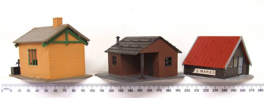 SCENERY HO/OO:  On Auction are these Small Plastic  Buildings in Fair Used Condition.