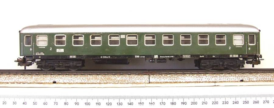 MARKLIN HO: Vintage Tin Metal `DB` 2nd Class Passenger Coach in Fair un-boxed condition (Germany)