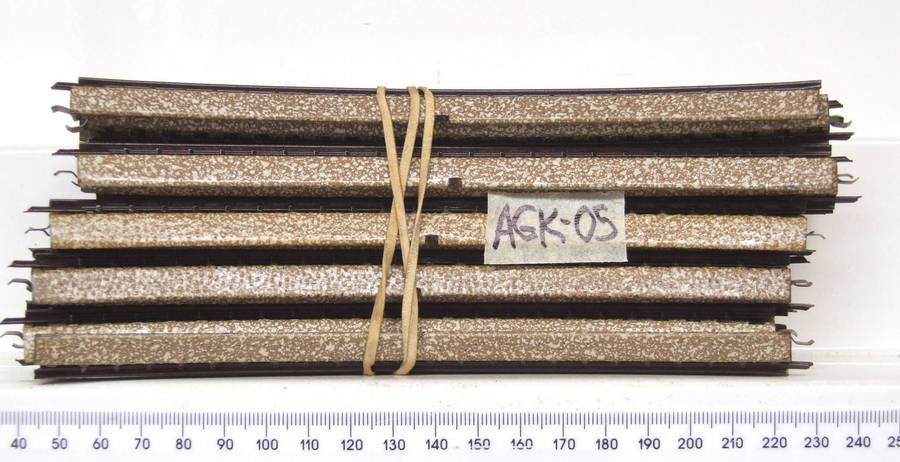 MARKLIN-M HO: 10x 3-Rail Wide Radius(5100 1/1) Steel Track in Good Used un-boxed condition.(W-GR)