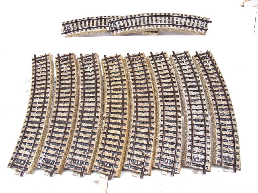 MARKLIN-M HO: 10x 3-Rail Wide Radius(5100 1/1) Steel Track in Good Used un-boxed condition.(W-GR)