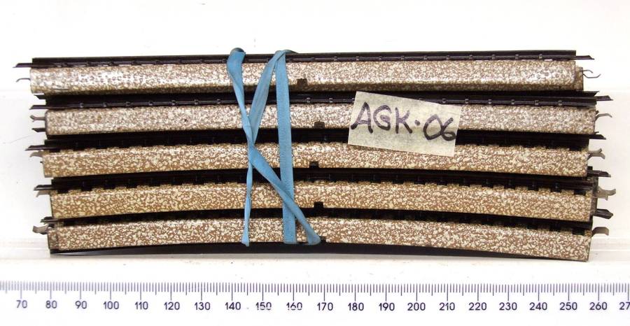 MARKLIN-M HO: 10x 3-Rail Wide Radius(5100 1/1) Steel Track in Good Used un-boxed condition.(W-GR)