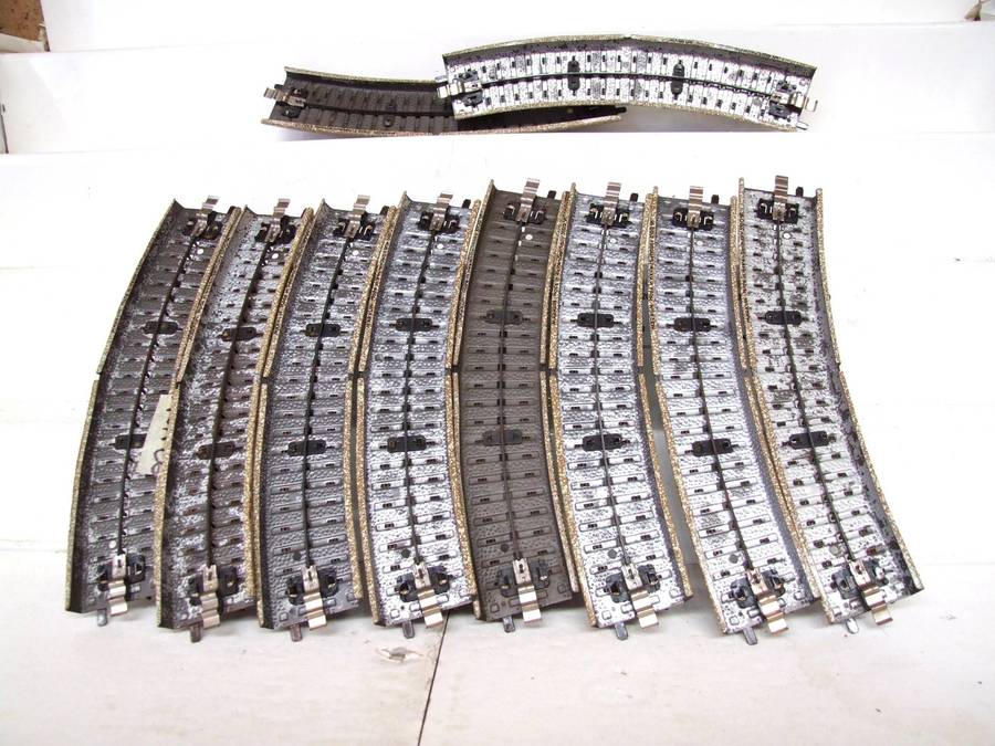 MARKLIN-M HO: 10x 3-Rail Wide Radius(5100 1/1) Steel Track in Good Used un-boxed condition.(W-GR)