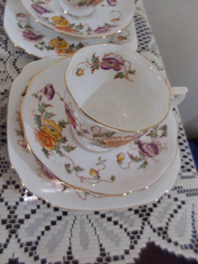 VINTAGE 17 PIECE ROYAL ALBERT TEASET...FLORAL PATTERN...SEE DESCRIPTION