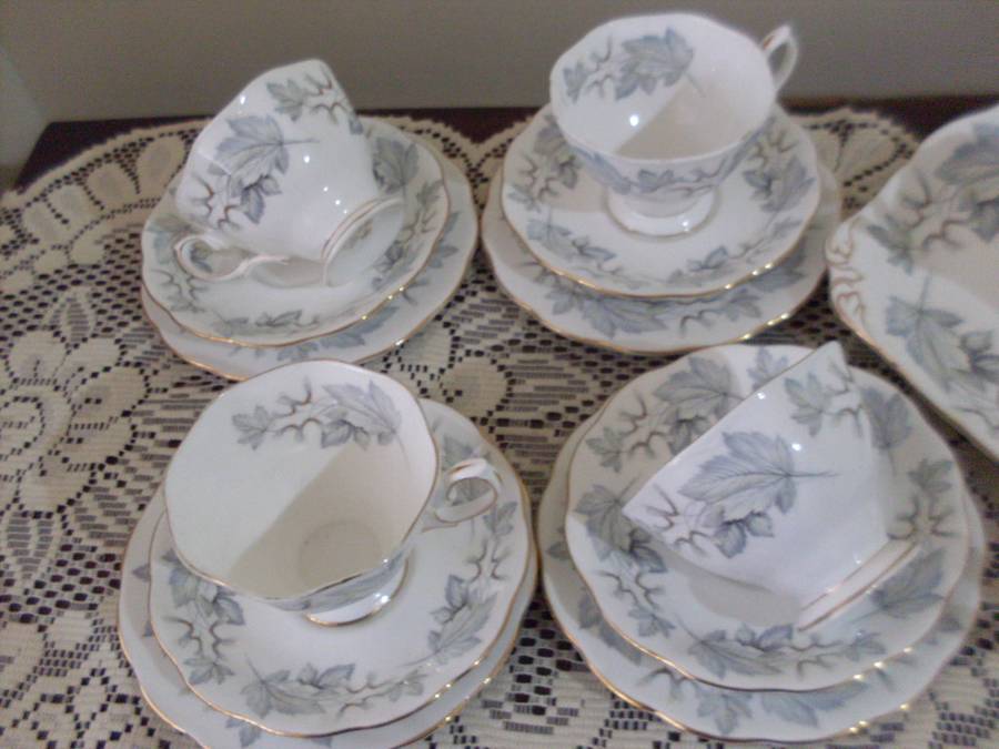 ROYAL ALBERT SILVER MAPLE 16 PIECE TEASET ( HAS TEA FOR 2 TEAPOT)