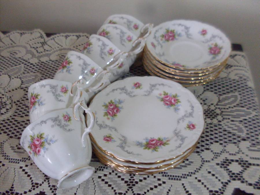 ROYAL ALBERT 6 X TRIOS ....TRANQUILLITY PATTERN....TOTAL 18  PIECES