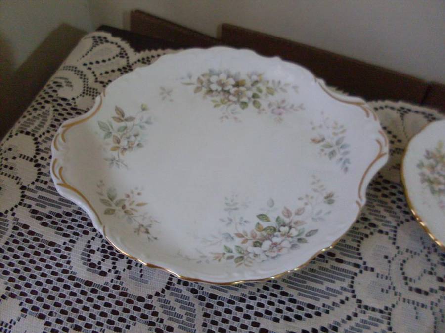 ROYAL ALBERT 10 PIECES...HAWORTH PATTERN