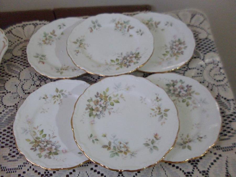 ROYAL ALBERT 10 PIECES...HAWORTH PATTERN