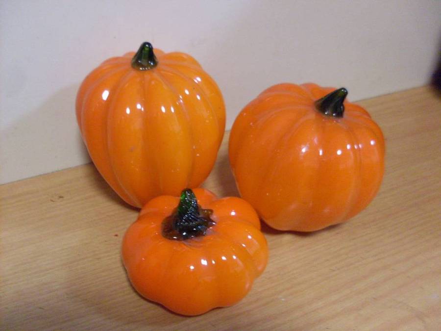 3 VARIOUS ORANGE MURANO/VENETIAN GLASS PUMPKINS