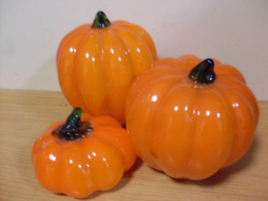 3 VARIOUS ORANGE MURANO/VENETIAN GLASS PUMPKINS
