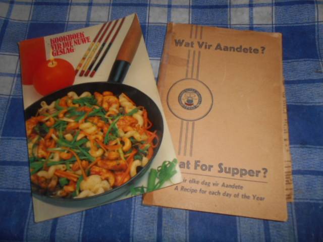 2  sagteband kookboeke - Kookboek vir die nuwe geslag & 1954 Wat vir aandete vir elke dag van jaar