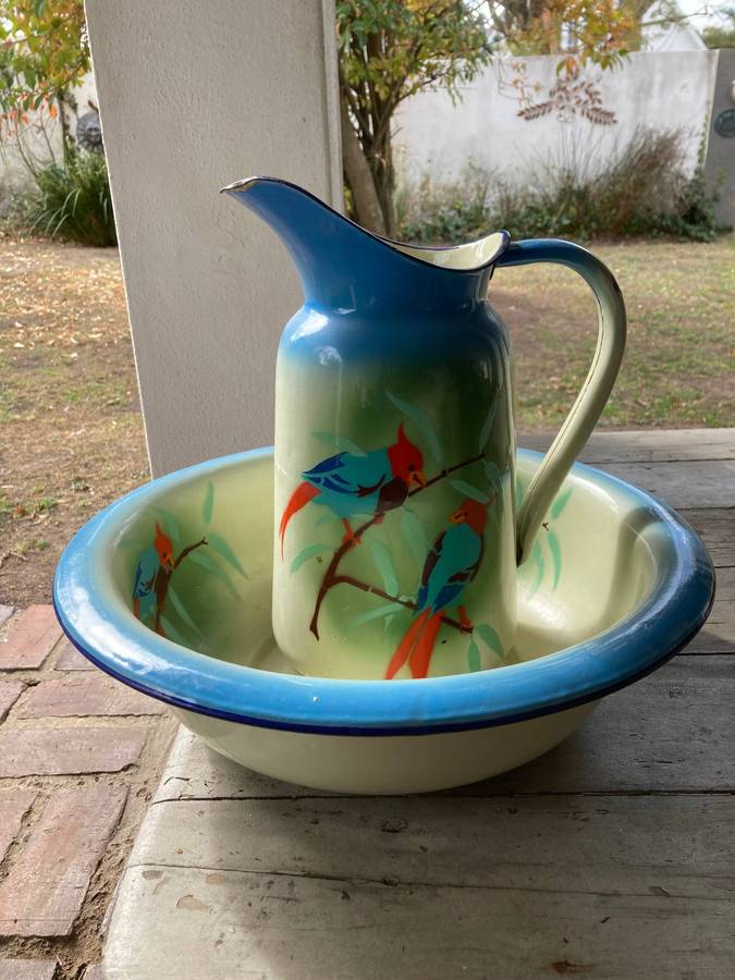 LARGE VINTAGE ENAMEL JUG AND BASIN
