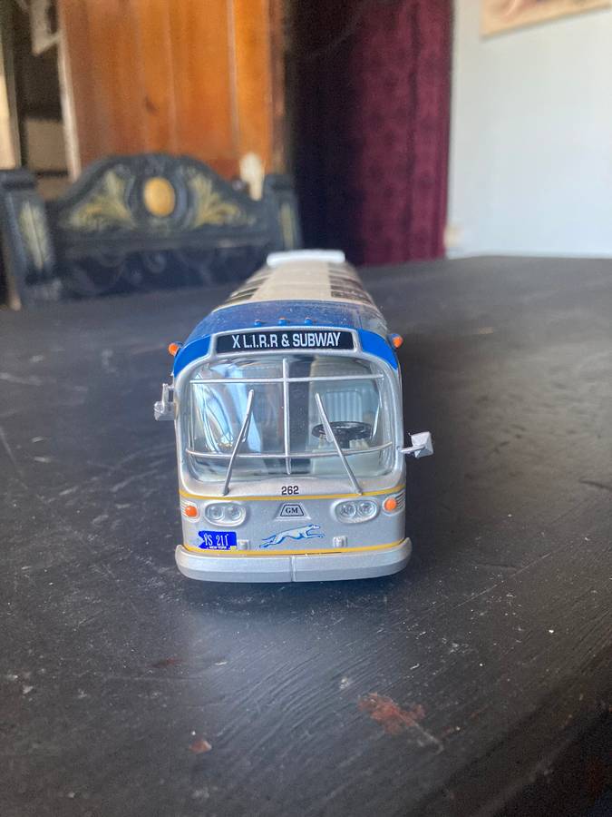 GM GREYHOUND BUS BY CORGI 1:50 SCALE WITH BOX