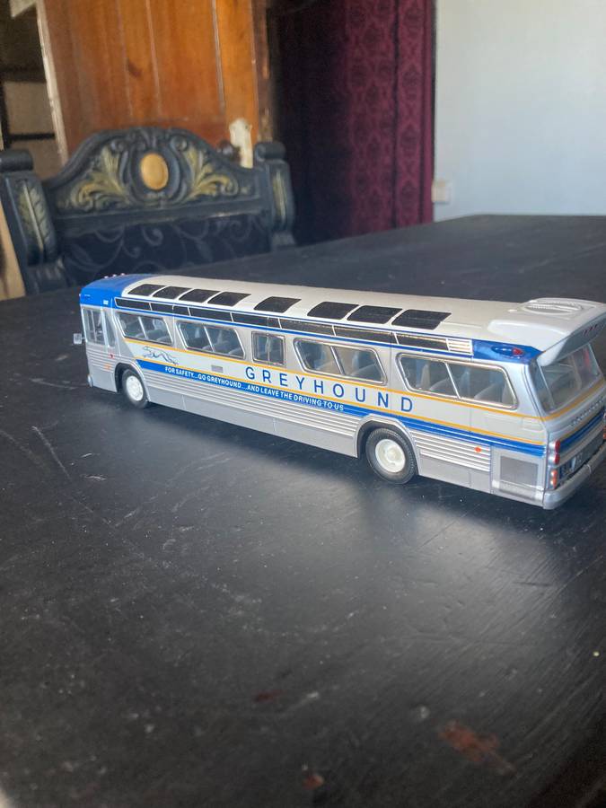 GM GREYHOUND BUS BY CORGI 1:50 SCALE WITH BOX