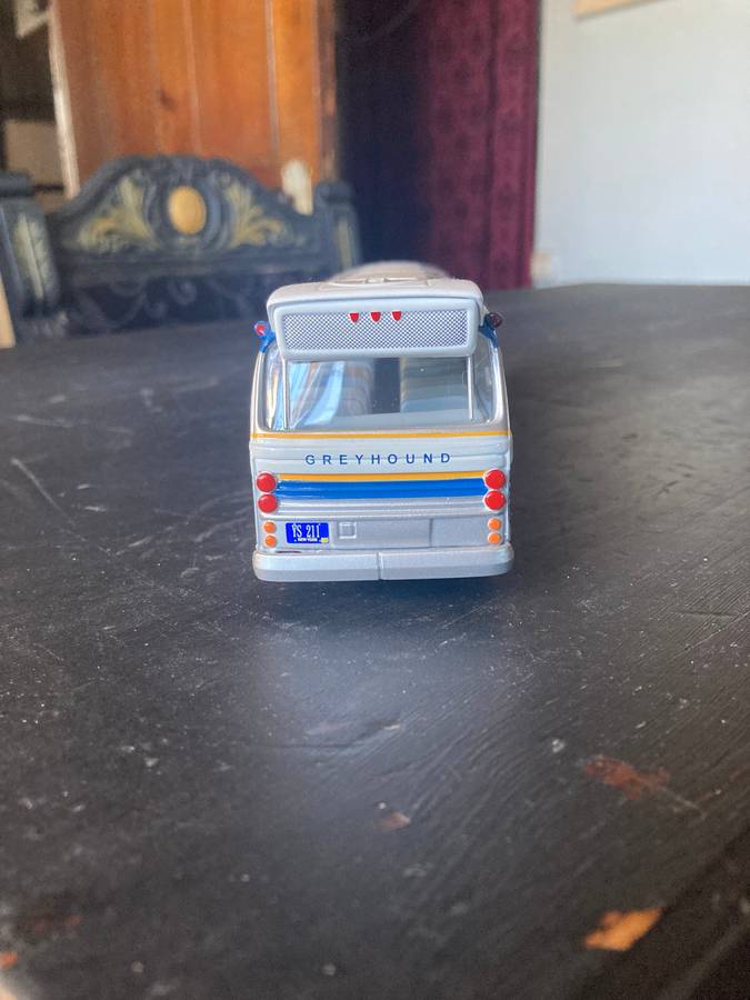 GM GREYHOUND BUS BY CORGI 1:50 SCALE WITH BOX
