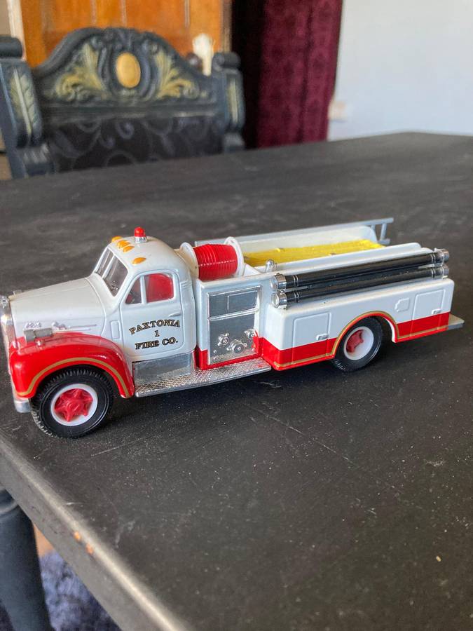 Corgi 1:50 Scale Mack B Series Fire Truck