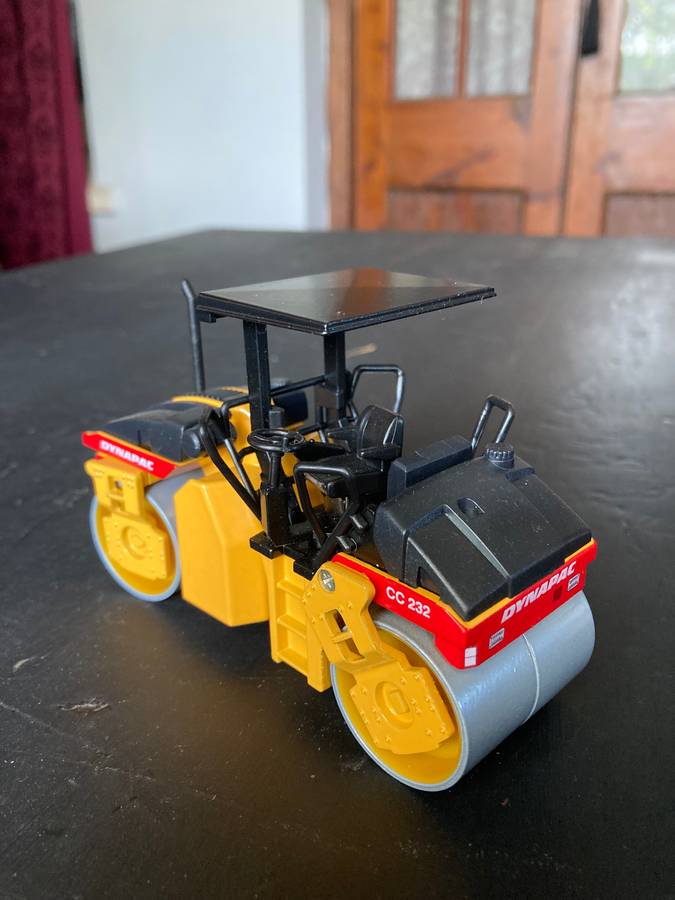 DYNAPAC ROLLER BY JOAL 1:35 SCALE