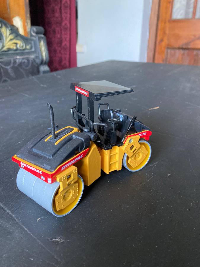 DYNAPAC ROLLER BY JOAL 1:35 SCALE