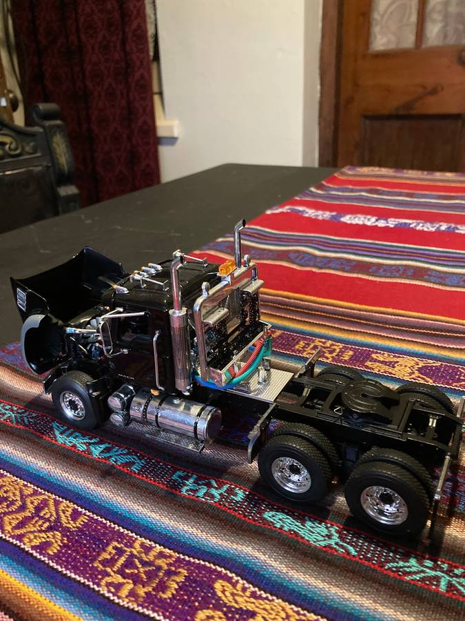MACK TRUCK AND TANKER 1:34 SCALE