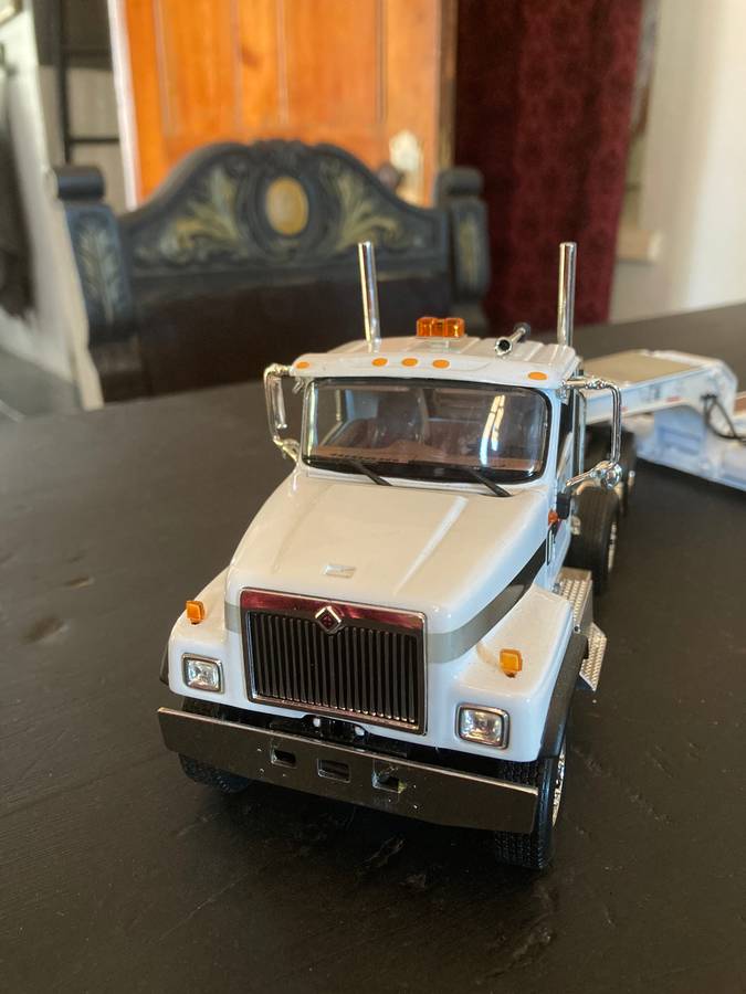 INTERNATIONAL TRUCK AND LOWBED TRAILER BY FIRST GEAR