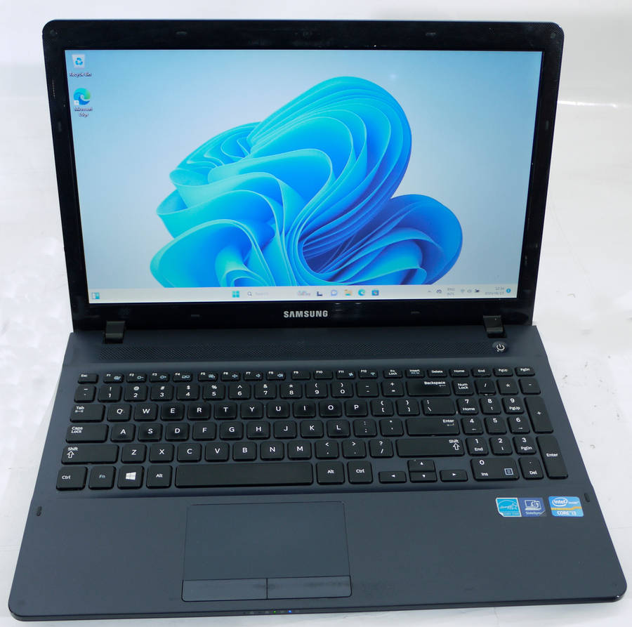 Samsung NP270E5E Laptop - i3 3120M, 4GB RAM, 500GB HDD (NO BATTERY, NO CHARGER)