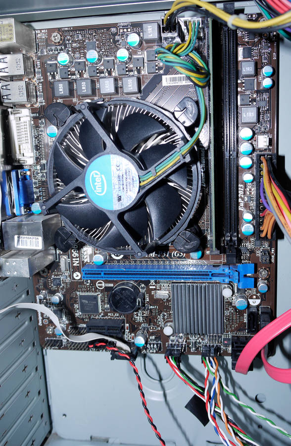 Desktop PC I3 2nd Gen, 4GB RAM, 1 Terabyte HDD, 21.5 inches Monitor, Keyboard, Mouse, and WIFI