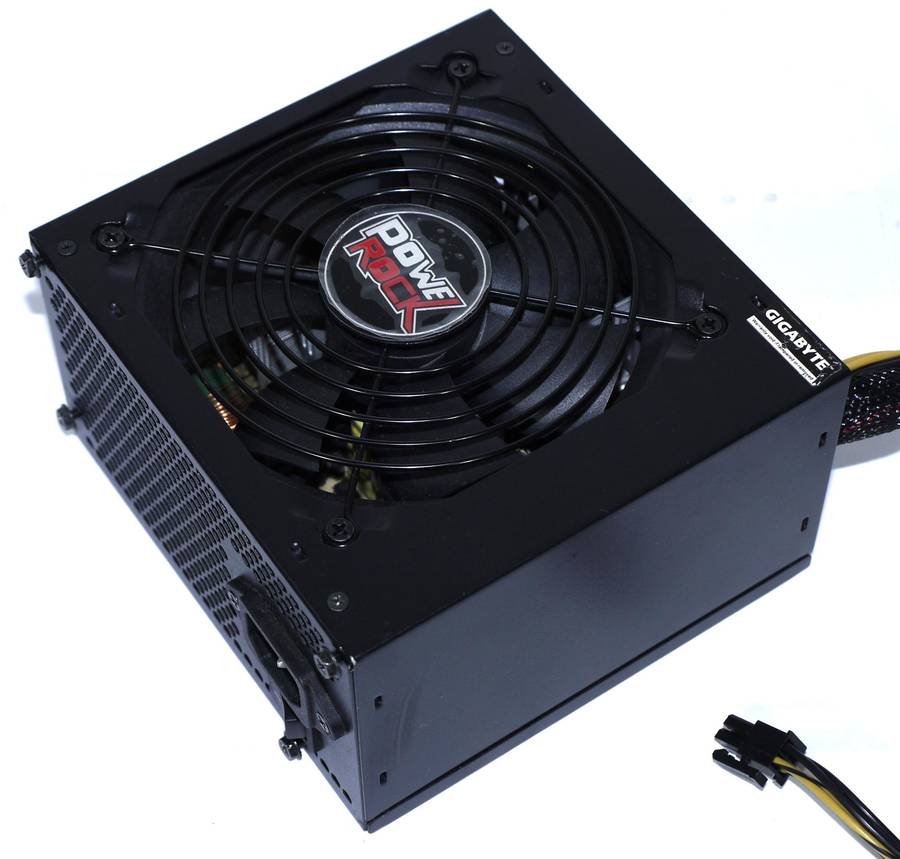 GIGABYTE 400 Watt Power Supply (24 Pin, 2 x Molex, 4 x SATA, 4+4 Pin CPU, 1 x 6+2 Pin GPU)