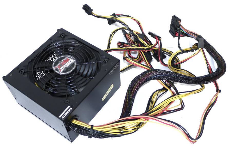 GIGABYTE 400 Watt Power Supply (24 Pin, 2 x Molex, 4 x SATA, 4+4 Pin CPU, 1 x 6+2 Pin GPU)