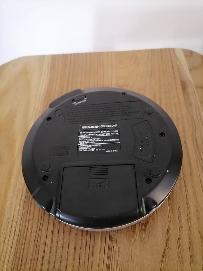 Vintage 2004 - DURABRAND CD-565 PORTABLE CD PLAYER - 100% WORKING LIKE NEW