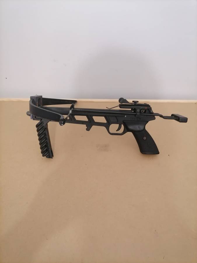 Crisbow Defender - EXCELLENT CONDITION