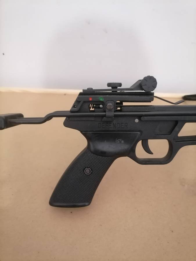 Crisbow Defender - EXCELLENT CONDITION