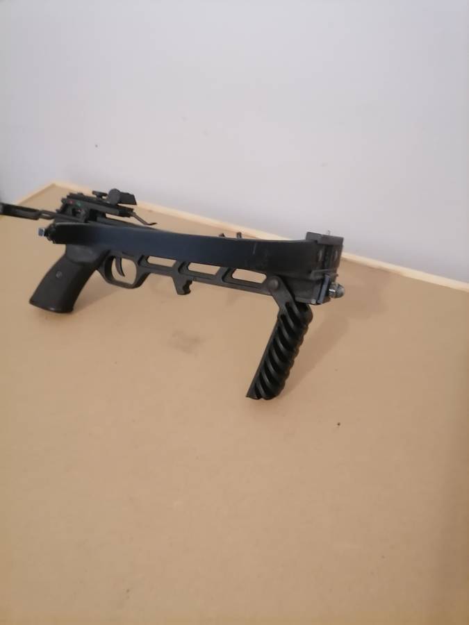 Crisbow Defender - EXCELLENT CONDITION