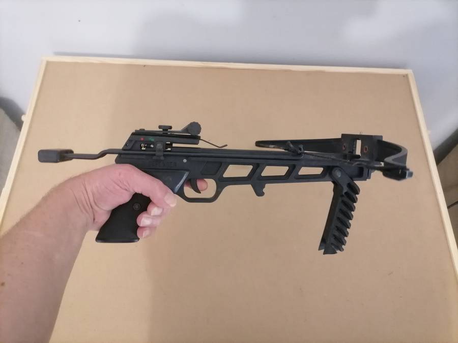 Crisbow Defender - EXCELLENT CONDITION