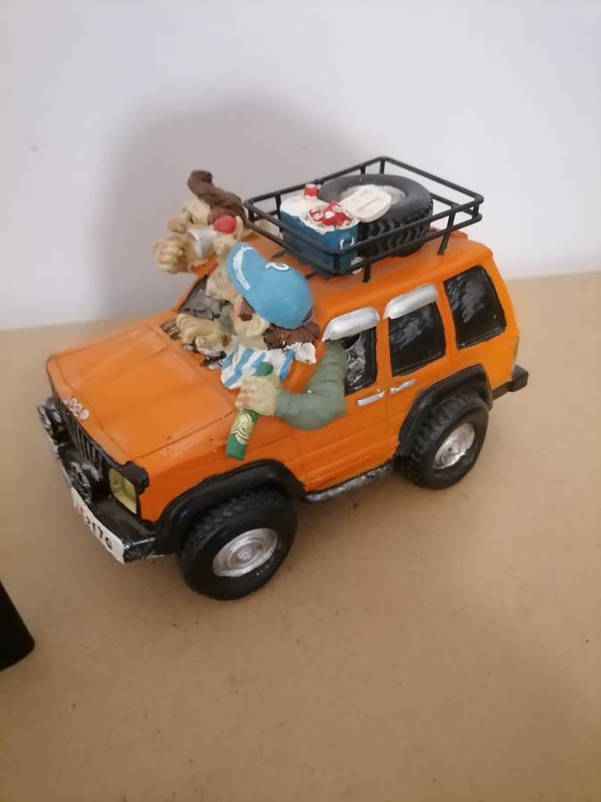 Jeep unique resin coin bank - 22 CM - VERY RARE - AMAZING CONDITION